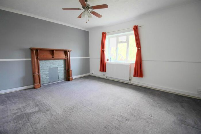 1 Bedroom Flat To Rent In Tempsford Avenue, Borehamwood, WD6