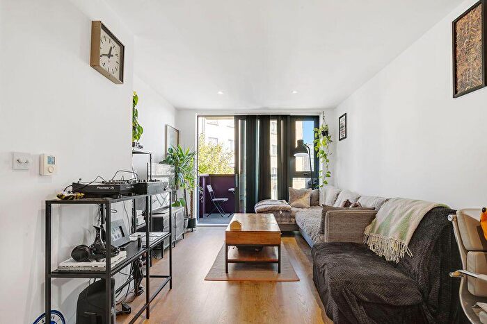 1 Bedroom Flat To Rent In Harford Street, Mile End, E1