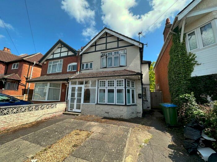 2 Bedroom Maisonette To Rent In Lumsden Avenue, Shirley, Southampton, SO15
