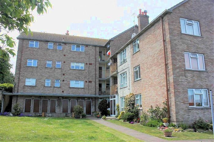 2 Bedroom Flat To Rent In St. Leonards Road, Weymouth, DT4