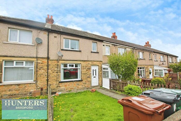 3 Bedroom Terraced House For Sale In Southmere Crescent Bradford, BD7