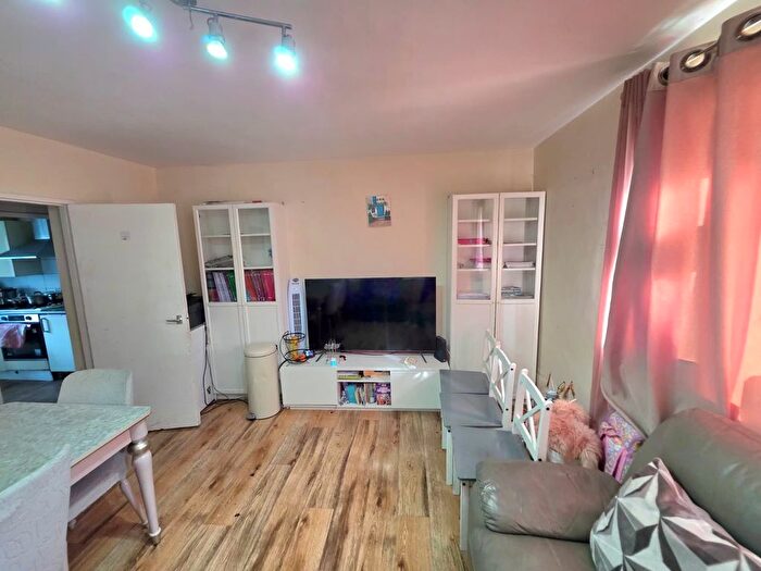 2 Bedroom Flat To Rent In Cranbrook Road, Ilford, IG6