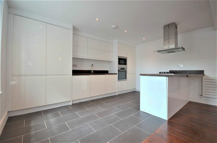 2 Bedroom Flat To Rent In Chiswick High Road, London, W4