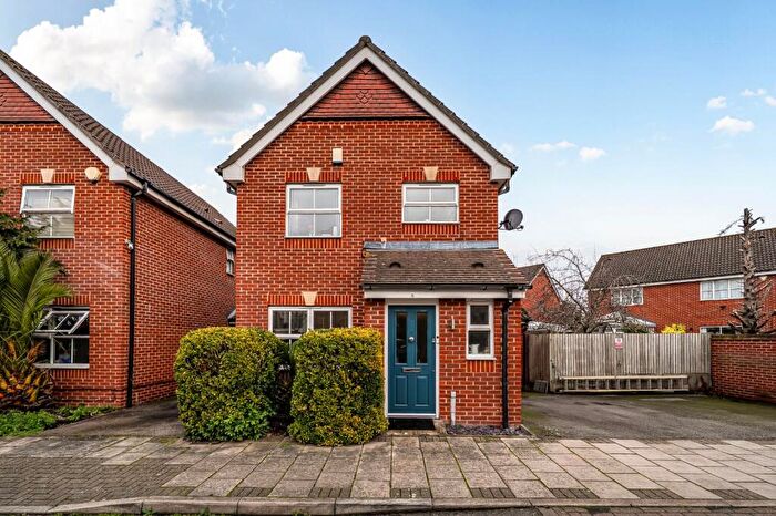 3 Bedroom Link Detached House For Sale In Kentlea Road, West Thamesmead, SE28