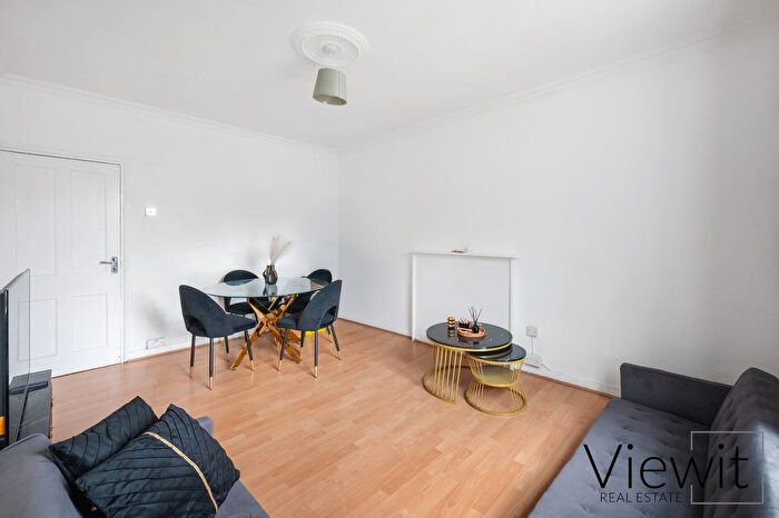 3 Bedroom Flat For Sale In Union Road, Nine Elms, SW8