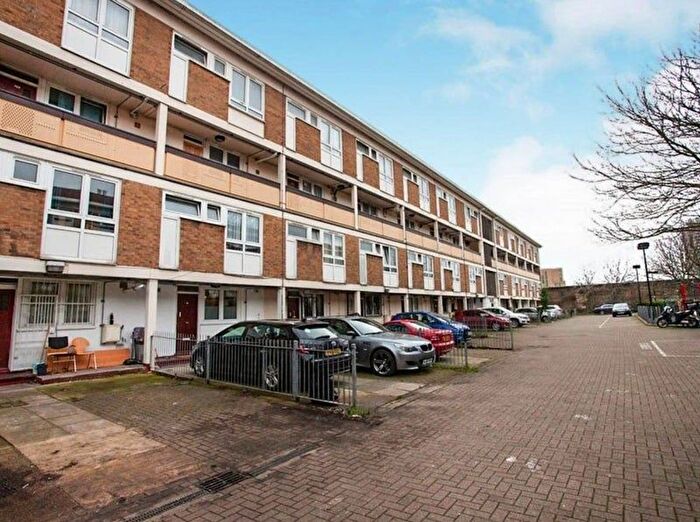 3 Bedroom Maisonette To Rent In Fern Street, London, E3