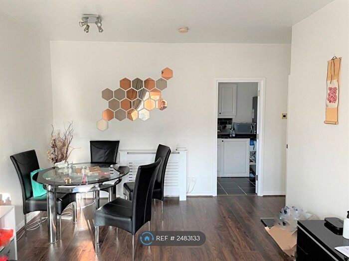 2 Bedroom Flat To Rent In Birchmere Lodge, Bermondsey, SE16