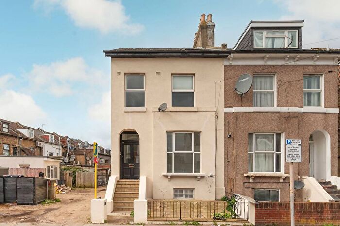 2 Bedroom Flat To Rent In Alexandra Road, Croydon, CR0