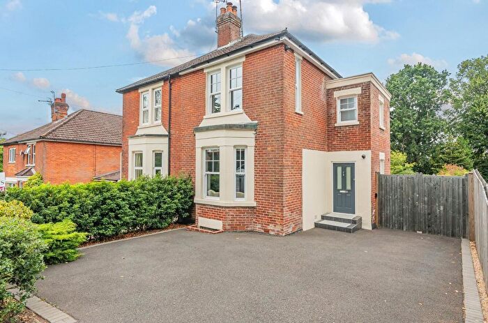 3 Bedroom Semi-Detached House For Sale In Winchester Road, Chandler's Ford, SO53