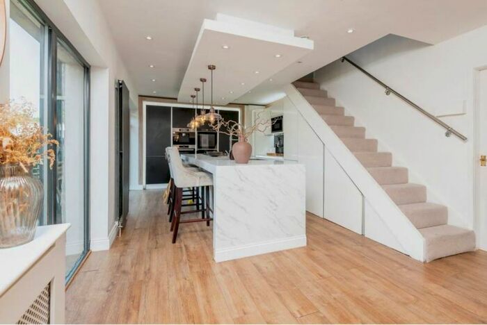 3 Bedroom Property To Rent In Holmcliffe Avenue, Huddersfield, HD4