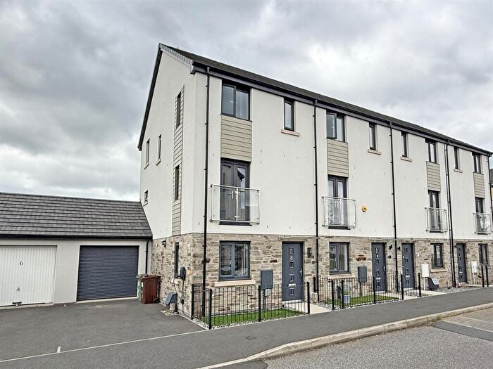 3 Bedroom End Of Terrace House For Sale In Blakeney Road, Saltram Meadow, Plymouth, PL9
