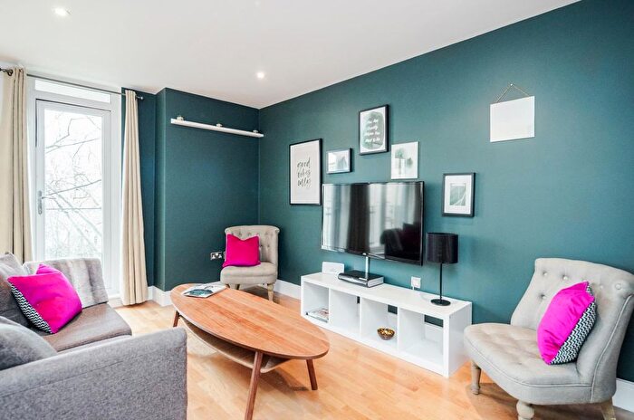 2 Bedroom Flat For Sale In Park Heights Court, Wharf Lane, London, E14