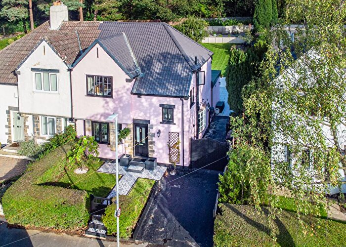 3 Bedroom Semi-detached House For Sale In Parkland Drive, Leeds, LS6
