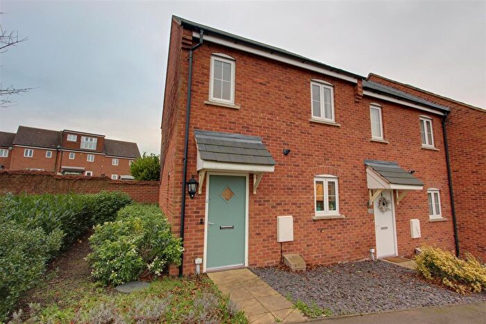 2 Bedroom End Of Terrace House For Sale In Hurst Path, Pitstone, Leighton Buzzard, LU7