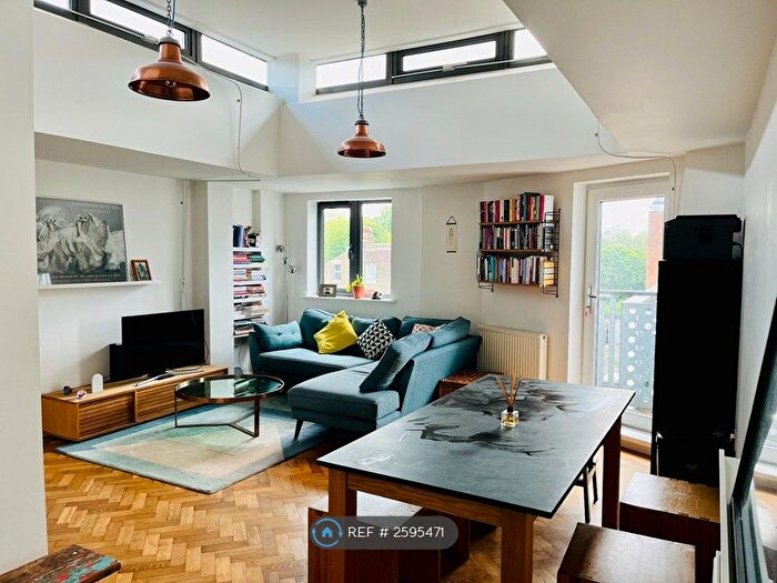 2 Bedroom Flat To Rent In Peckham Rye, London, SE15
