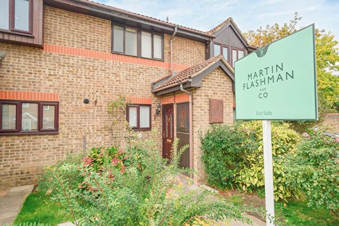 1 Bedroom Semi Detached House For Sale In Audley Firs, Hersham, Walton-On-Thames, KT12