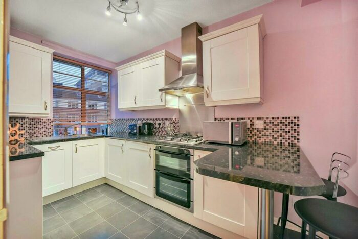 2 Bedroom Flat To Rent In Odessa Street, London, SE16