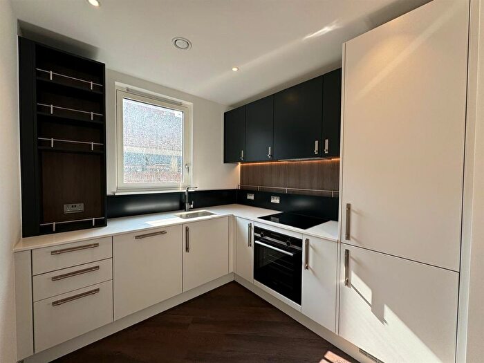 2 Bedroom Flat To Rent In Eden Grove, Staines-Upon-Thames, TW18