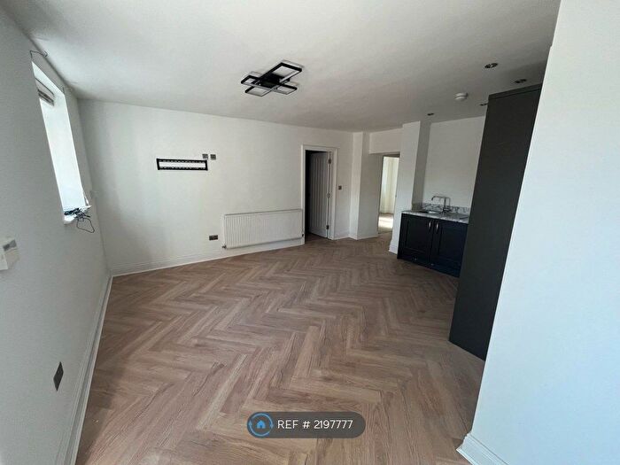 2 Bedroom Flat To Rent In Gateacre Brow, Liverpool, L25