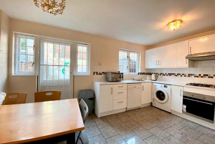5 Bedroom Terraced House To Rent In Keats Close, Bermondsey, SE1