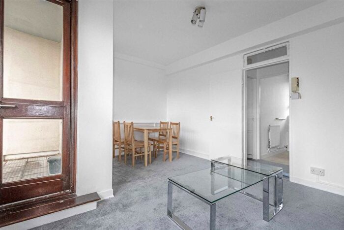 2 Bedroom Flat To Rent In Cromer Street, London, WC1H