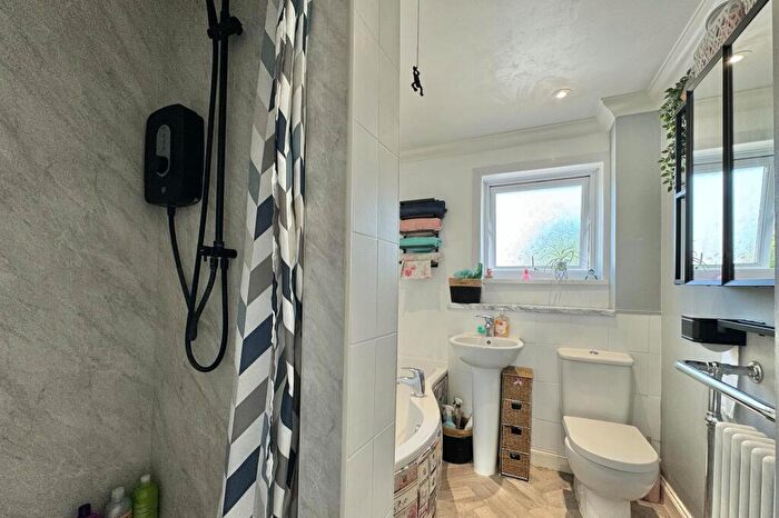 3 Bedroom End Of Terrace House For Sale In Northmore Road, Locks Heath, SO31
