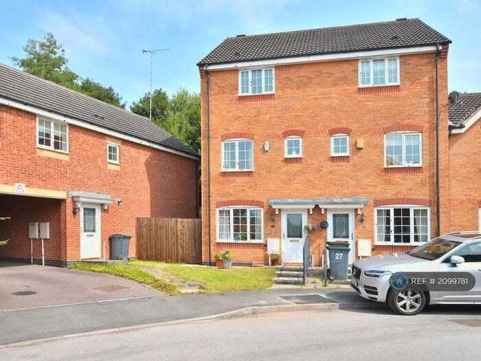 3 Bedroom End Of Terrace House To Rent In Godwin Way, Stoke-On-Trent, ST4