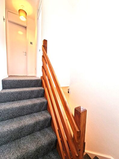 2 Bedroom Flat For Sale In Downs Road, Luton, LU1