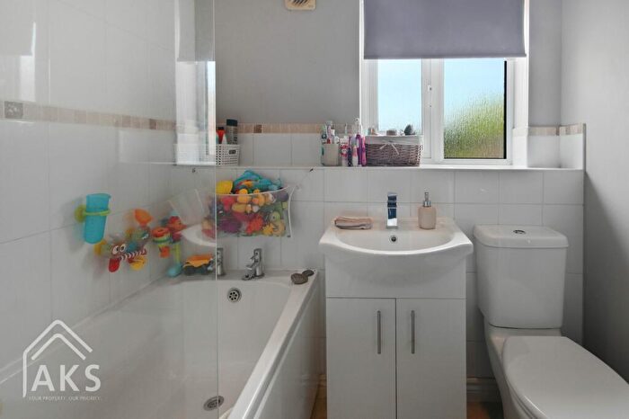 3 Bedroom End Of Terrace House For Sale In Eden Close, Hilton, DE65