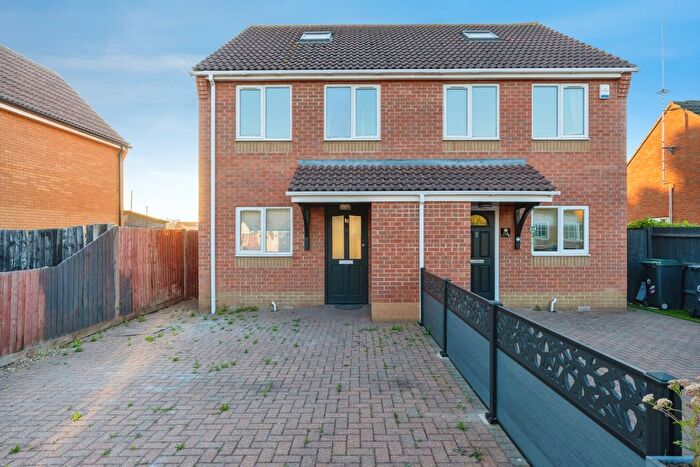 3 Bedroom Semi-Detached House For Sale In Pilgrims Close, Bedford, Bedfordshire, MK42