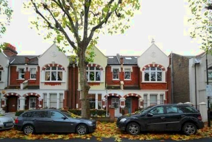 3 Bedroom Flat To Rent In Niton Street, London, SW6