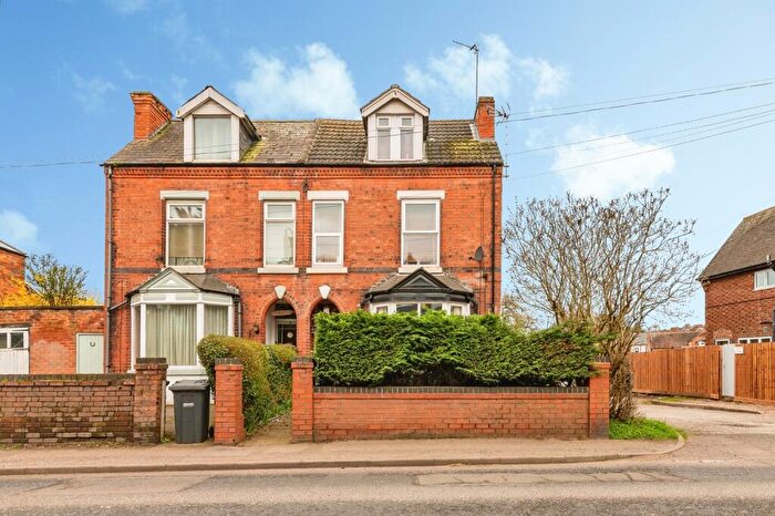 4 Bedroom Semi Detached House For Sale In Shearing Hill, Nottingham, Nottinghamshire, NG4