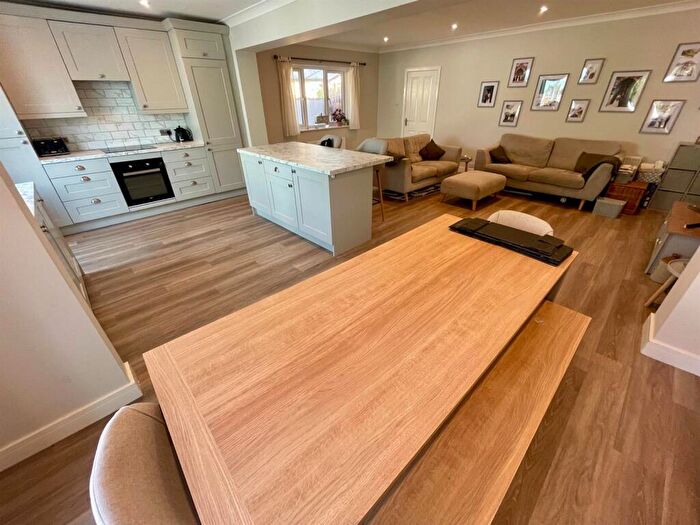 4 Bedroom Detached House For Sale In Hilltop Road, Ferndown, BH22