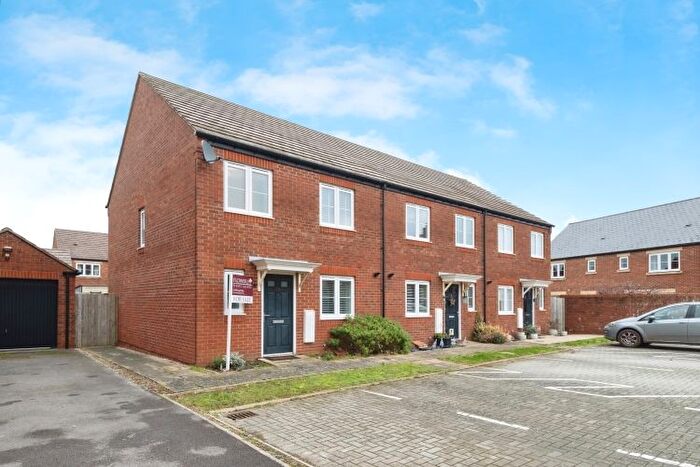 3 Bedroom End Of Terrace House To Rent In Broad Way, Upper Heyford, OX25