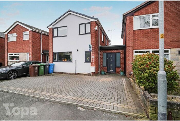 4 Bedroom Link Detached House For Sale In York Road, Chadderton, Oldham, OL9