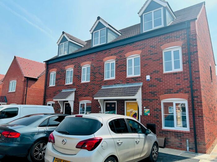 3 Bedroom Town House To Rent In Portchester Drive, Boulton Moor, Derby, DE24