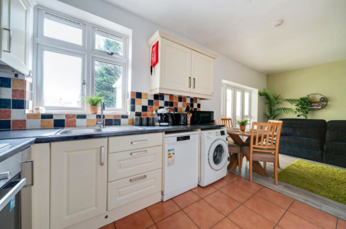 3 Bedroom Bungalow For Sale In Copsewood Road, Bitterne Park, Southampton, Hampshire, SO18