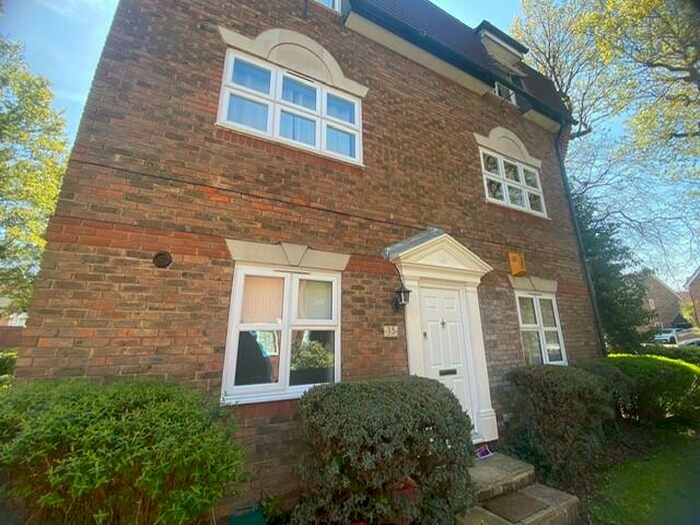 2 Bedroom Maisonette To Rent In Blackthorn Court, Basildon, Essex, SS16