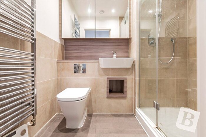 2 Bedroom Flat For Sale In Braithwaite House, Walthamstow, E17