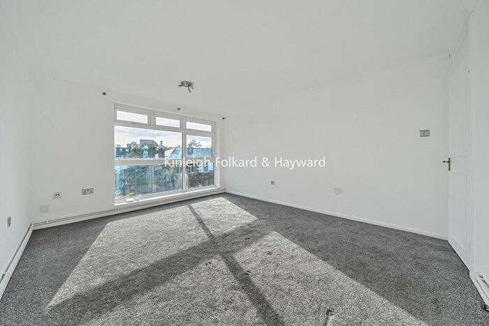 2 Bedroom Flat For Sale In Church Lane, Fortis Green, N2