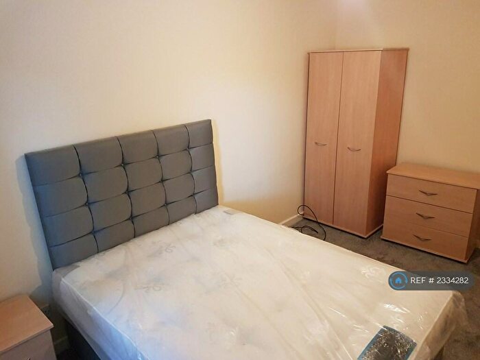 2 Bedroom Flat To Rent In Withington Road, Manchester, M16