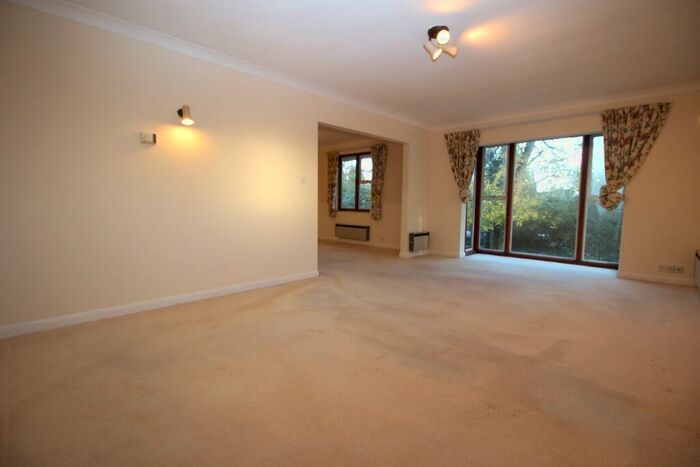 3 Bedroom Flat To Rent In Overleigh Court, High Wycombe, HP13
