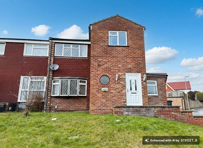 4 Bedroom End Terrace House For Sale In St. Peters Park, Aldershot, GU11