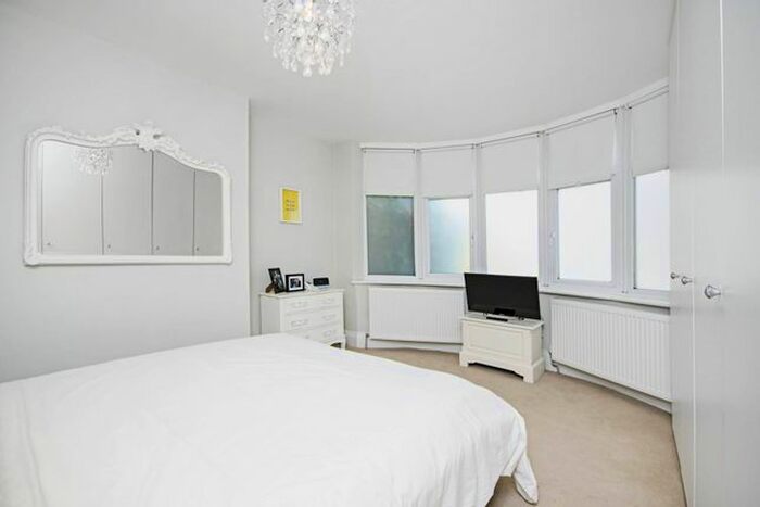 2 Bedroom Flat To Rent In St Marys Road, Golders Green, London, NW11