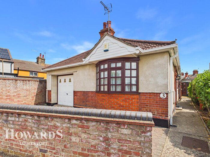2 Bedroom Detached Bungalow For Sale In Boston Road, Lowestoft, NR32