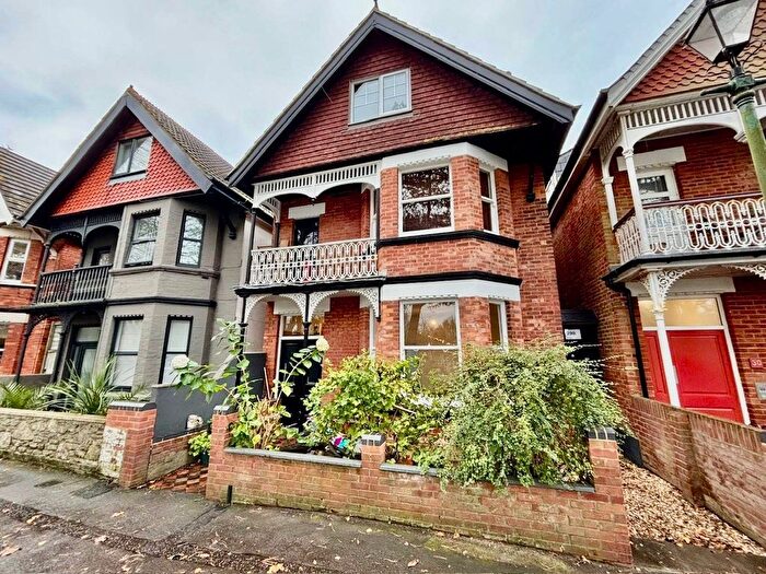 3 Bedroom Flat To Rent In Churchill Road, Bournemouth, BH1