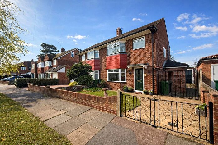 3 Bedroom Semi Detached House For Sale In Cumbernauld Gardens, Sunbury-On-Thames, TW16