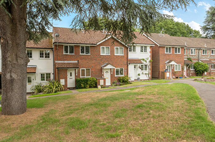 2 Bedroom Terraced House For Sale In Ivy Drive, Lightwater, Surrey, GU18