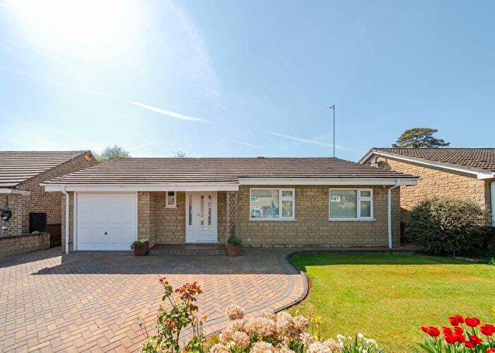 3 Bedroom Detached Bungalow To Rent In Balliol Road, Bicester, OX26