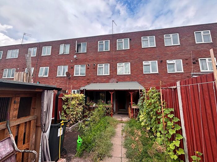 3 Bedroom Flat To Rent In Northam Walk, Wolverhampton, WV6